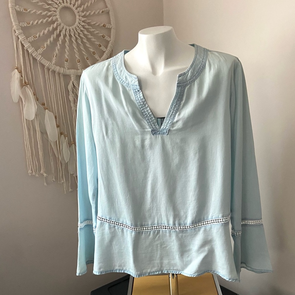 Fourteenth Place Womens Light Blue Bell Sleeve Blouse M